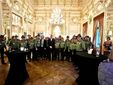 Il coro Ana con il console e l’ambasciatore italiani
