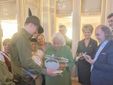 Scambio di doni con la regina Paola
