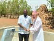 Il vescovo Debernardi davanti a un pozzo in Burkina