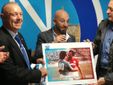 Il quadro donato dal Toro club Orgoglio granata