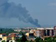 La colonna di fumo visibile da buona parte della città