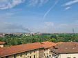 La colonna di fumo visibile da buona parte della città