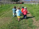 Bambini nei campi de Gli Gnomi dei Kiwi