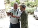 Edy Monnet (a destra), con un turista