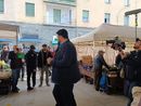 Cannavacciuolo al mercato delle cavagne in piazza Roma a Pinerolo (foto di Cinzia Consolati)
