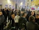 La protesta dei lavoratori davanti al Comune di Pinerolo La protesta dei lavoratori davanti al Comune di Pinerolo
