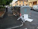 I rifiuti abbandonati fuori dai cassonetti di piazza Guglielmone