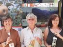 Federica Quattrocolo (a sinistra) ed Ines Pontet (a destra) di InValpellice, durante l’edizione 2022 di Terra Madre, assieme a Mirella Filippa ex segretaria della Scuola Malva Arnaldi di Bibiana
