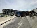 Tir si ribalta in tangenziale sud all'uscita per Debouché: traffico bloccato Tir si ribalta in tangenziale sud all'uscita per Debouché: traffico bloccato