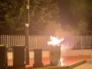 A Nichelino vandali e incivili ancora in azione: cassonetti dati alle fiamme (foto di archivio)