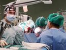 trapianto con medici all'opera
