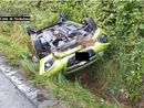 Auto viene tamponata, si ribalta e finisce nel fosso: momenti di paura a Nichelino