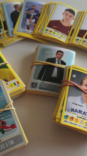 Intesa Sanpaolo regala 18mila album Calciatori Panini e 11 milioni di figurine a minori in difficoltà