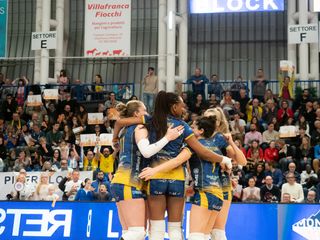 Le monvisine festeggiano (foto di Christian Bosio)