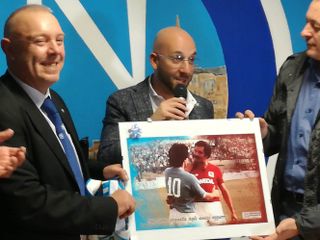 Il quadro donato dal Toro club Orgoglio granata