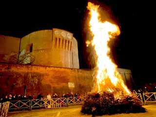 Il ‘falò della libertà’ a Saluzzo Il ‘falò della libertà’ a Saluzzo