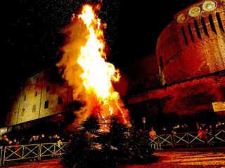 Il ‘falò della libertà’ a Saluzzo Il ‘falò della libertà’ a Saluzzo