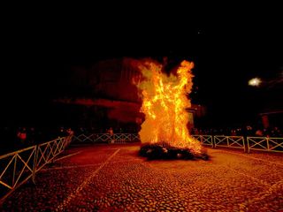 Il ‘falò della libertà’ a Saluzzo Il ‘falò della libertà’ a Saluzzo