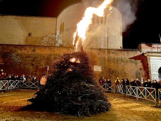 Il ‘falò della libertà’ a Saluzzo Il ‘falò della libertà’ a Saluzzo