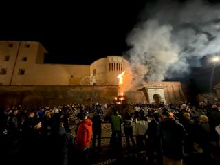 Il ‘falò della libertà’ a Saluzzo Il ‘falò della libertà’ a Saluzzo