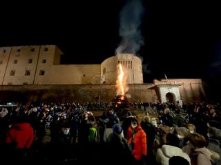 Il ‘falò della libertà’ a Saluzzo Il ‘falò della libertà’ a Saluzzo