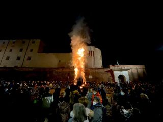 Il ‘falò della libertà’ a Saluzzo Il ‘falò della libertà’ a Saluzzo