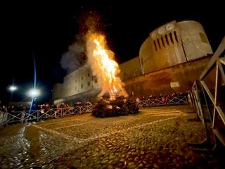 Il ‘falò della libertà’ a Saluzzo Il ‘falò della libertà’ a Saluzzo