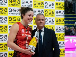 L’mvp Degradi con il ds di Pinerolo Cicchiello (foto di Christian Bosio)