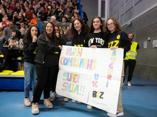 L’omaggio dell’Under 14 del Bzz Piossasco a Silla (foto di Christian Bosio)