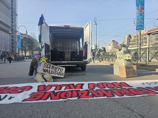 Manifestazione nel centro di Torino contro la guerra Manifestazione nel centro di Torino contro la guerra