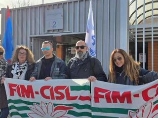 Presidio davanti alla Porta 2 di Mirafiori questa mattina