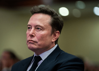 Open Ai nel mirino di Musk: 97,4 miliardi per comprarla. Ma la risposta di Altman lo gela