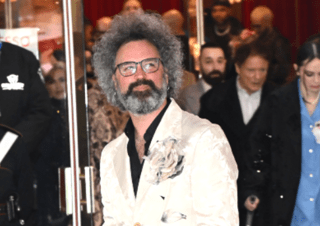 Sanremo 2025, Ariston in lacrime per Simone Cristicchi: è standing ovation