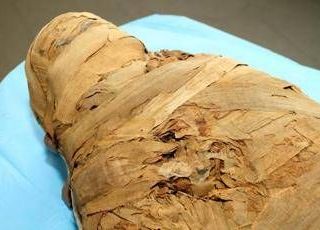 Legnoso e dolce-piccante, ecco il profumo di Tutankhamon: scoperto odore mummie egiziane