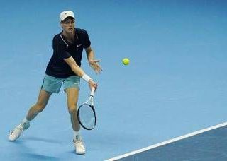 Sinner si allena a Doha, domani il tabellone. E omaggia Schwartzman