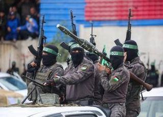Hamas conferma: &quot;Sabato liberi 3 ostaggi&quot;. Piano Trump per Gaza, summit arabo a Riad