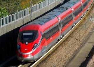 Treni, ancora rallentamenti sulla linea ferroviaria: ritardi e cancellazioni