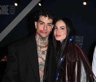 Sanremo 2025, la collana vietata di Tony Effe costa 71mila euro