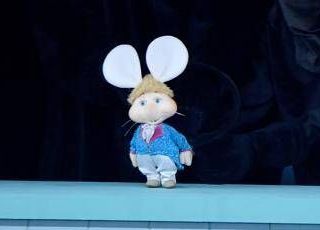 Sanremo 2025, Topo Gigio: la storia del celebre pupazzo che duetta con Lucio Corsi