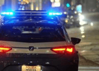 Prato, 18enne in coma dopo un pugno in piazza: caccia all'aggressore Prato, 18enne in coma dopo un pugno in piazza: caccia all'aggressore