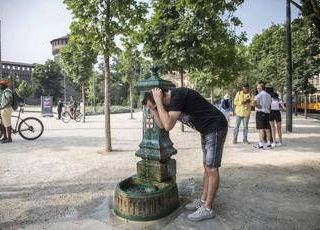 Domenica rovente, continua l'allerta caldo: 11 città da bollino rosso