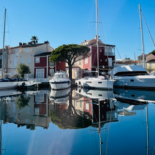 Viaggio allo specchio, vedere il mondo ci cambia davvero o riflette ciò che dentro di noi chiede di essere vissuto?