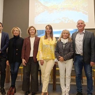 Foto di gruppo al termine della conferenza stampa di presentazione