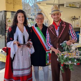 Il Frutasè e la Frutasera prendono la guida di Cumiana per il Carnevale