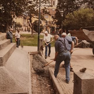 Gli Alpini si prendono cura del Monumento ai Caduti