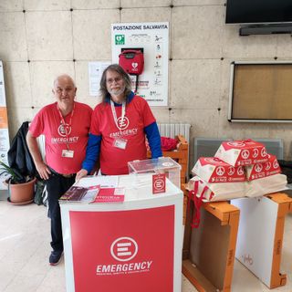 Emergency arriva a teatro per sostenere la sua campagna ‘R1pudia la guerra’ con azioni nella Striscia di Gaza