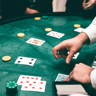 Blackjack e letteratura: cercare i ventuno punti per raccontare una storia