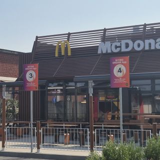Un fast food a Cavour: “È questa la direzione che vogliamo prendere?”