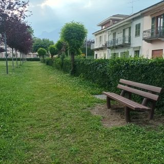 Panchine in plastica e fioriere resistenti agli urti delle auto in arrivo Luserna San Giovanni