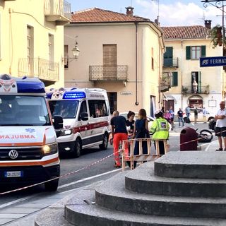 Scontro tra auto e motorino in centro a Bricherasio